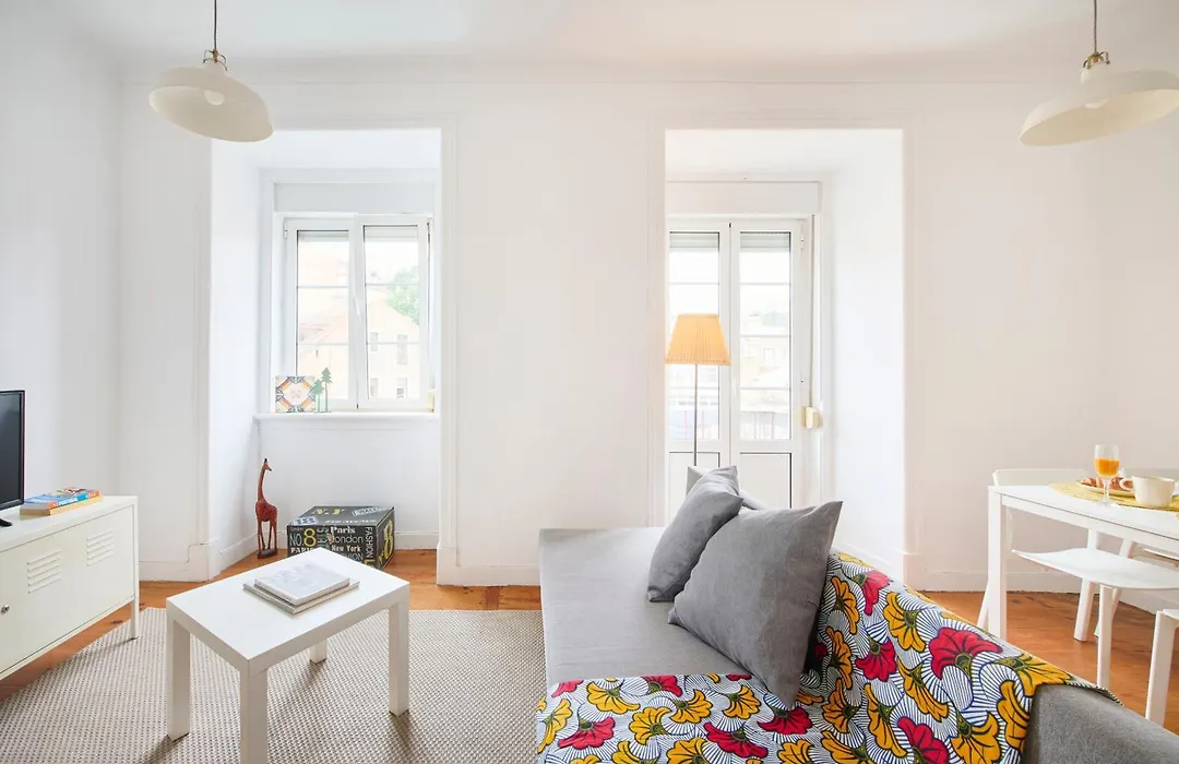 Cozy Apartment With Castel View-1