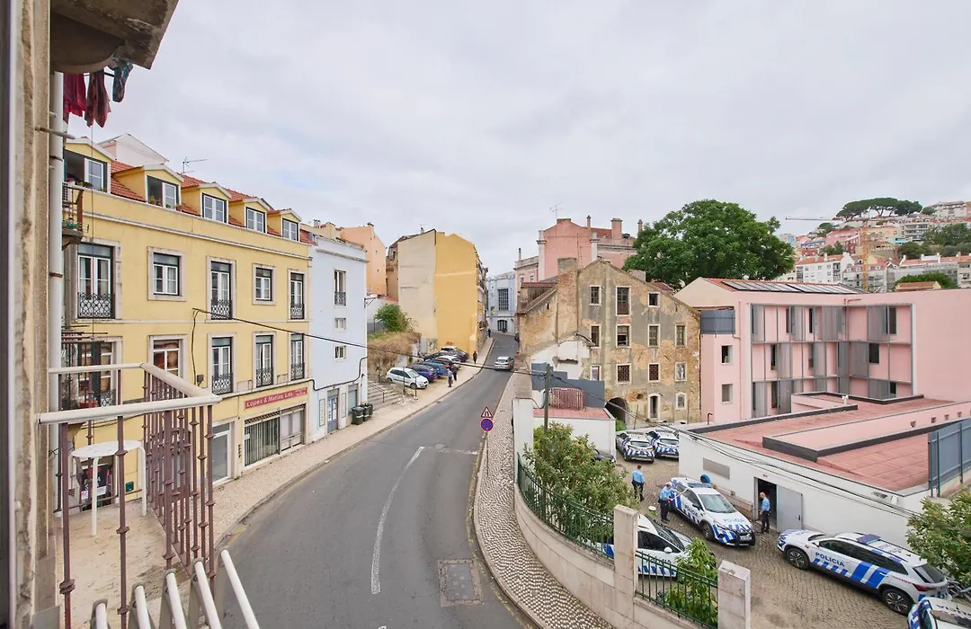 Cozy Apartment With Castel View-1