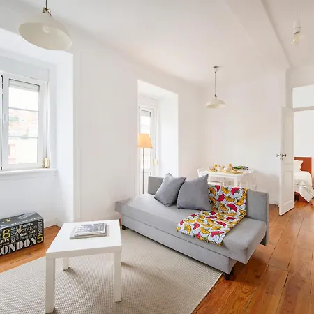 Cozy Apartment With Castel View-2