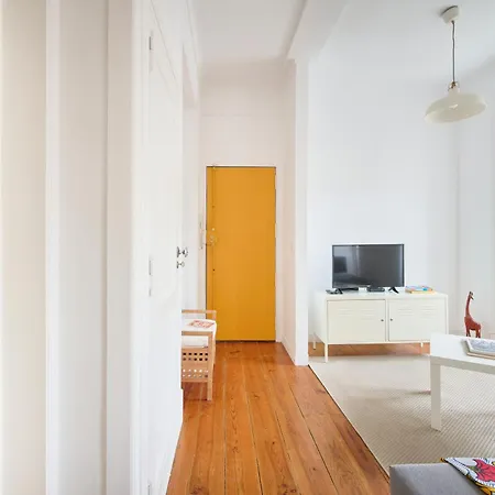 Cozy Apartment With Castel View-2